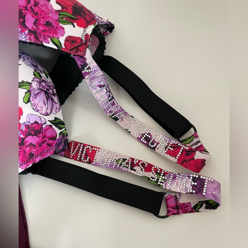 Victoria’s Secret Rhinestone Bombshell Plunge Padded Push-Up Bras 34C Set of 2 - Picture 11 of 12